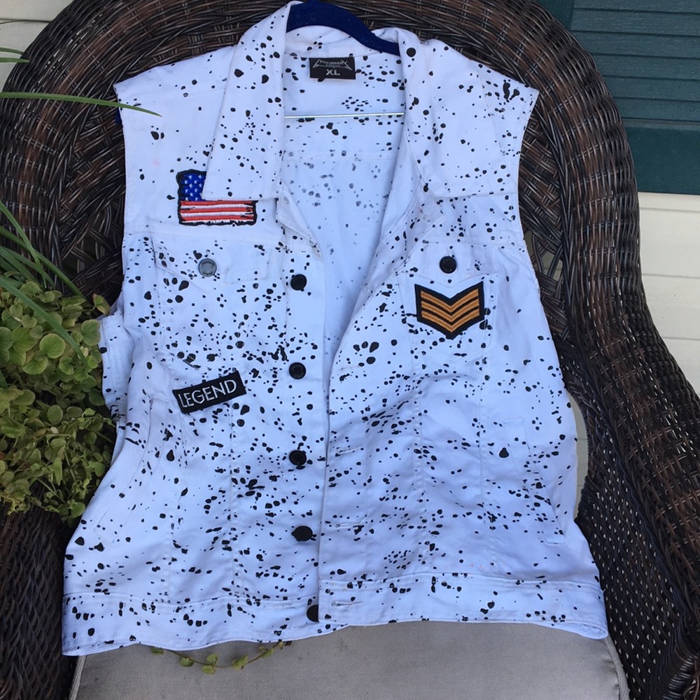 Legendary Status Black White Vest XL